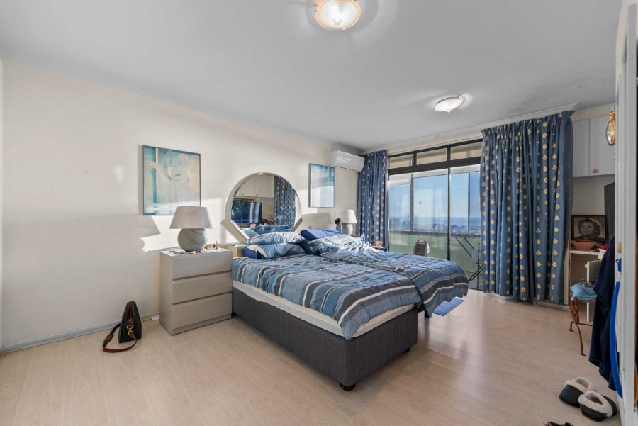 3 Bedroom Property for Sale in Sea Point Western Cape